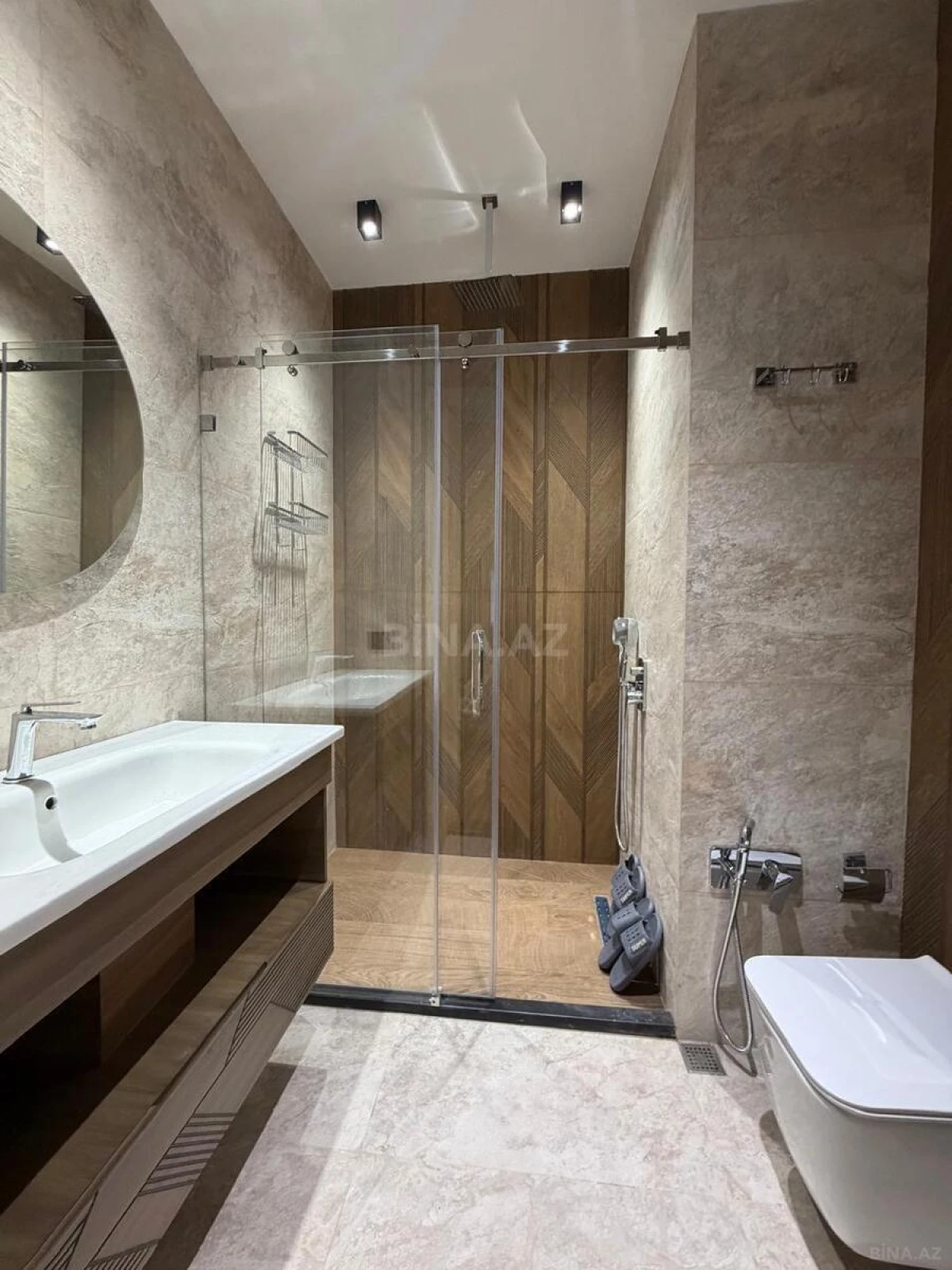 Kirayə verilir 3 otaqlı mənzil 180 m²