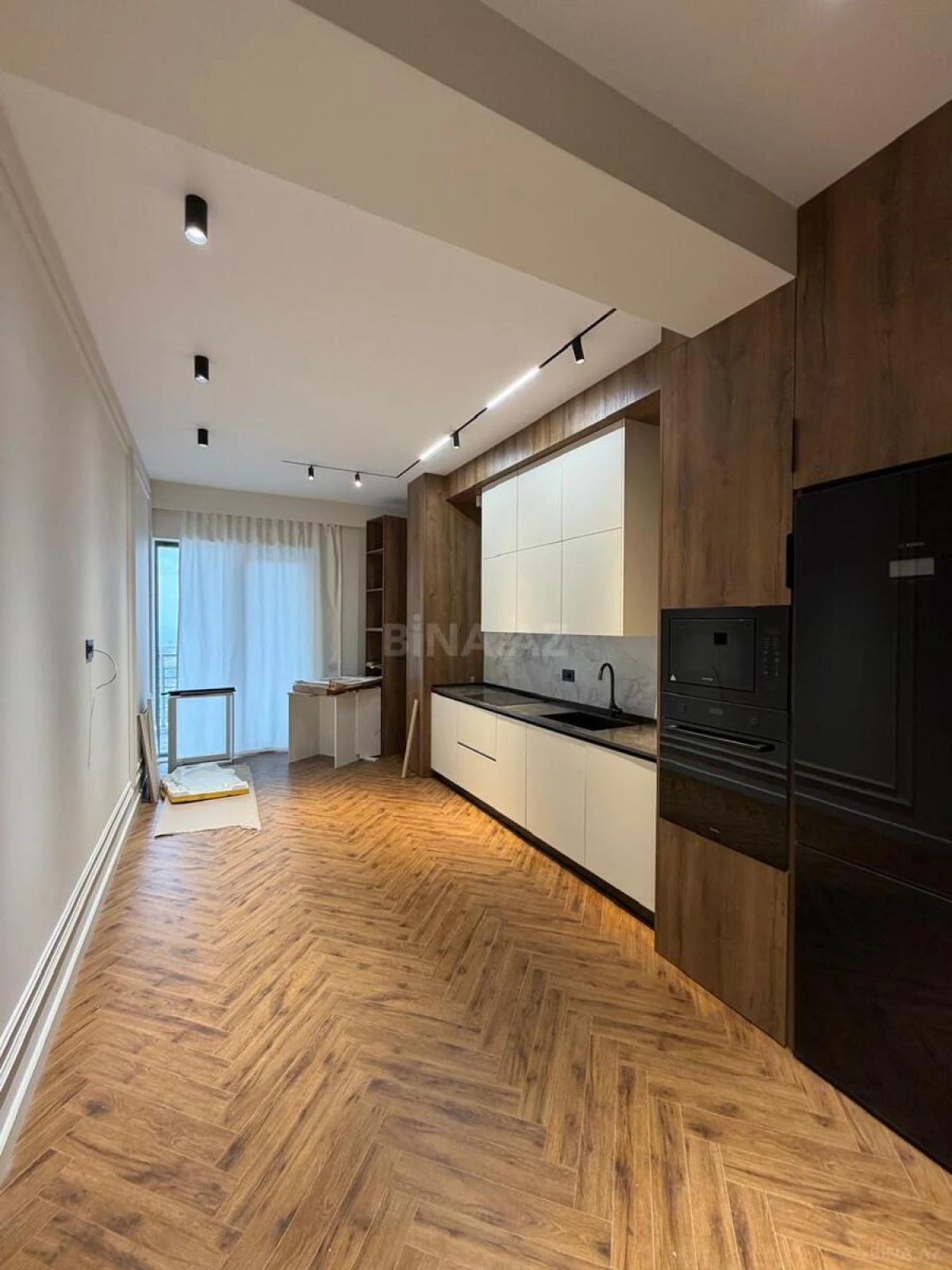 Kirayə verilir 3 otaqlı mənzil 180 m²