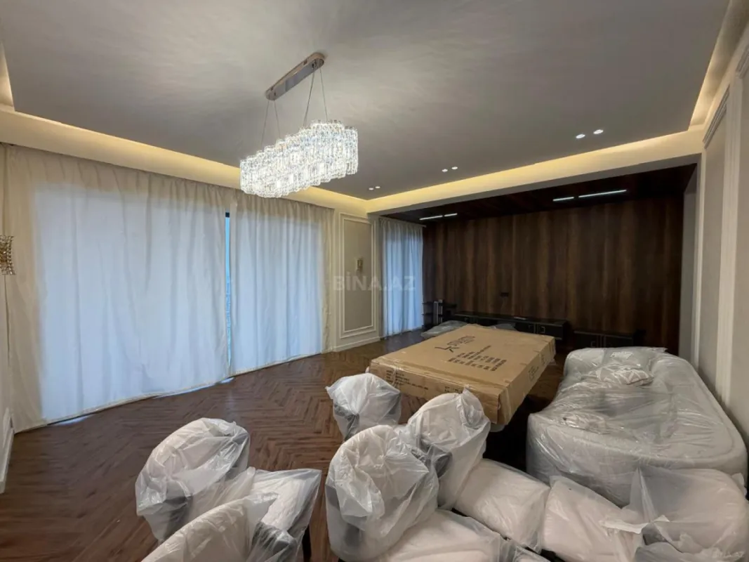 Kirayə verilir 3 otaqlı mənzil 180 m²