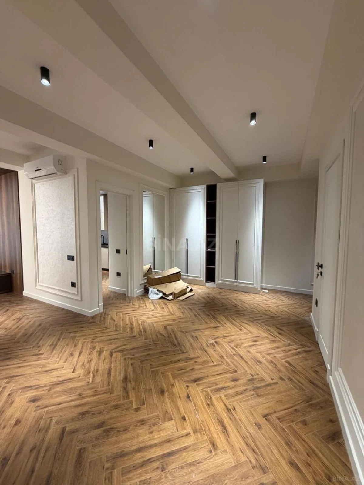 Kirayə verilir 3 otaqlı mənzil 180 m²