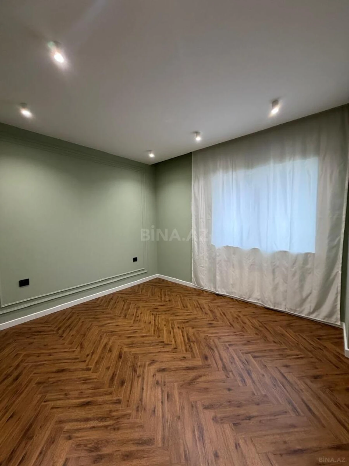 Kirayə verilir 3 otaqlı mənzil 180 m²