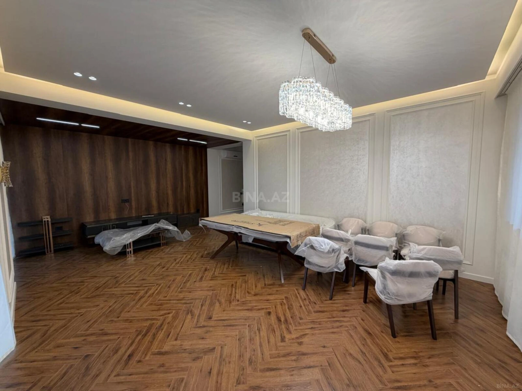 Kirayə verilir 3 otaqlı mənzil 180 m²