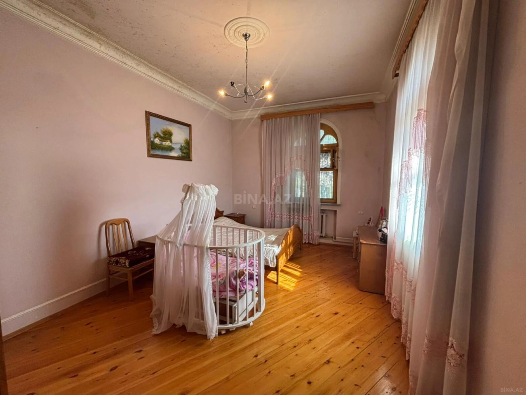 Satılır 10 otaqlı həyət evi 550 m²