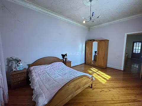 Satılır 10 otaqlı həyət evi 550 m²