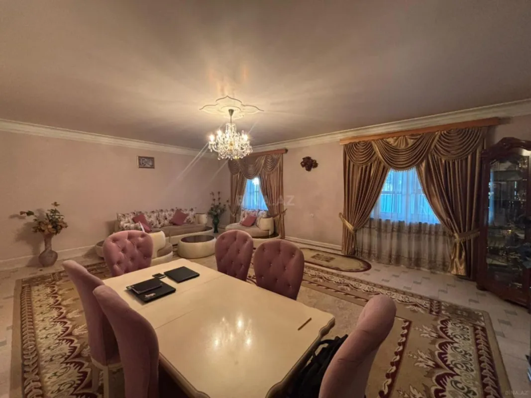 Satılır 10 otaqlı həyət evi 550 m²