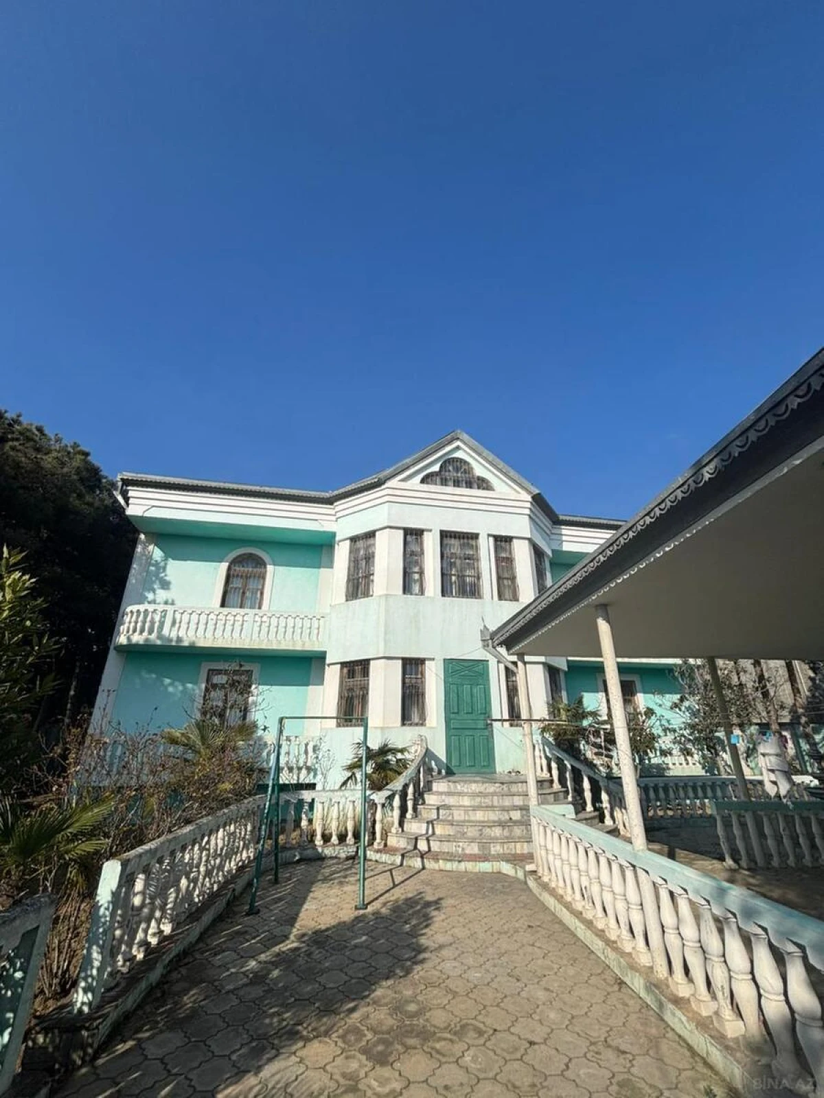 Satılır 10 otaqlı həyət evi 550 m²