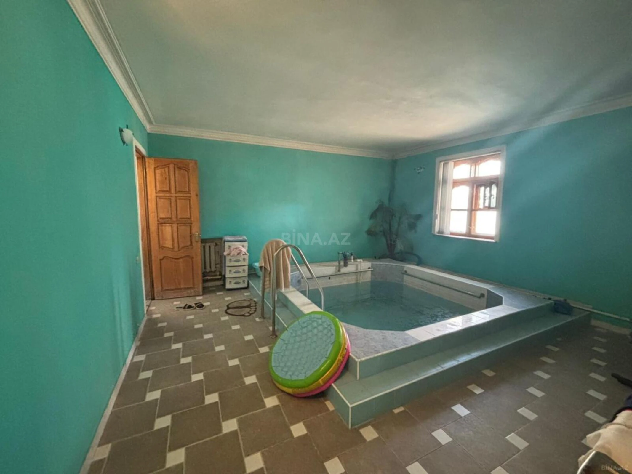 Satılır 10 otaqlı həyət evi 550 m²