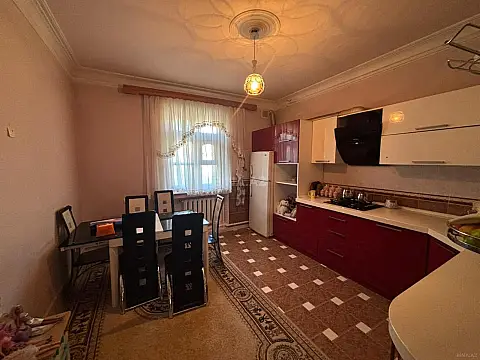 Satılır 10 otaqlı həyət evi 550 m²