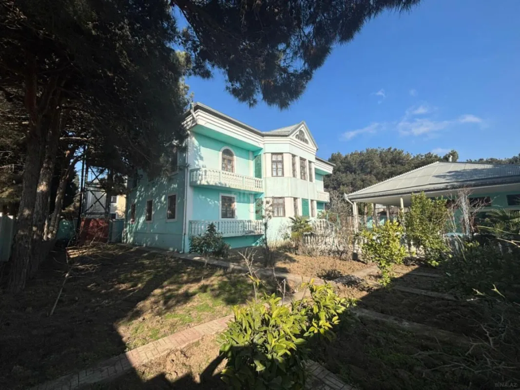 Satılır 10 otaqlı həyət evi 550 m²