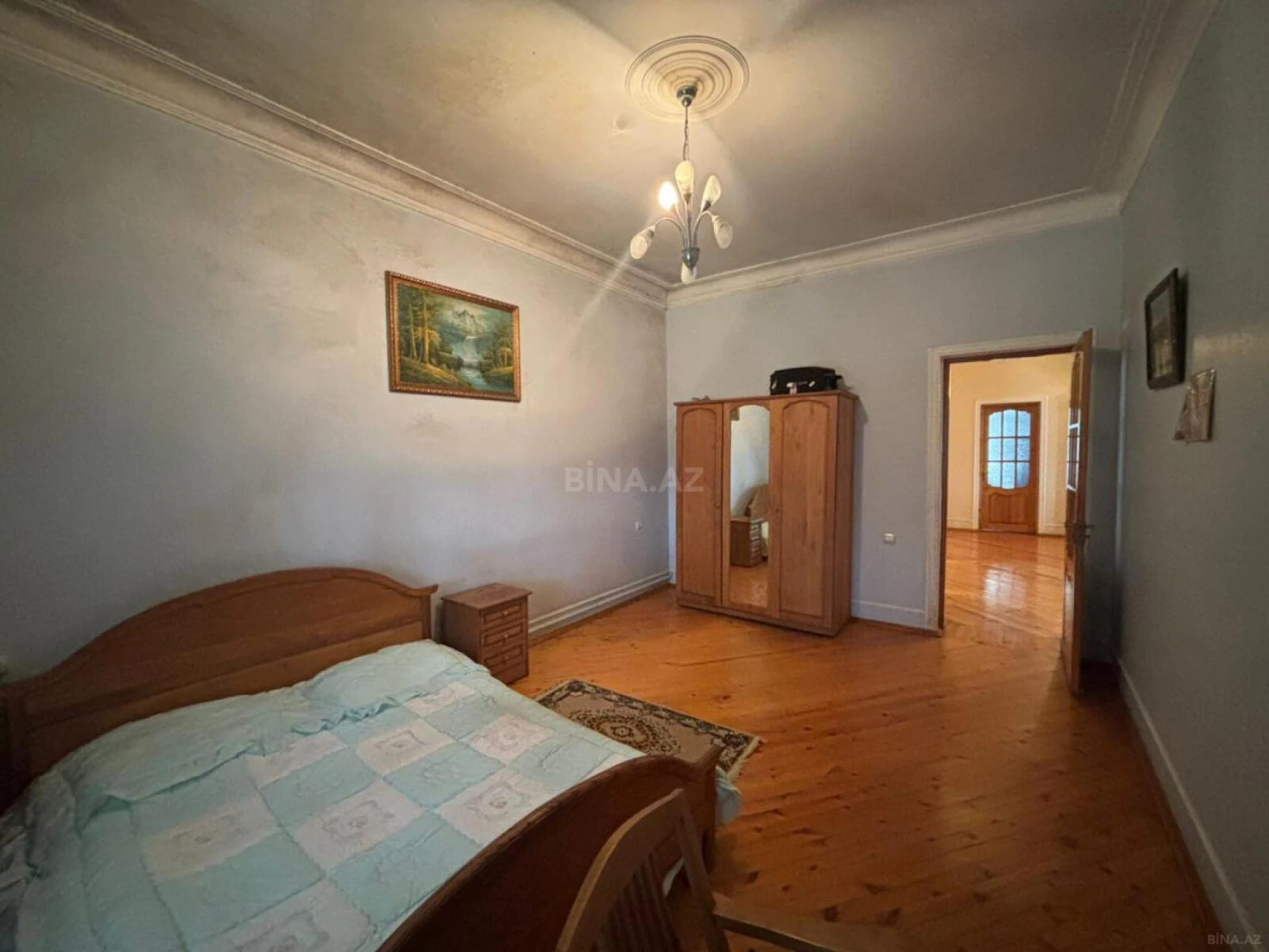 Satılır 10 otaqlı həyət evi 550 m²