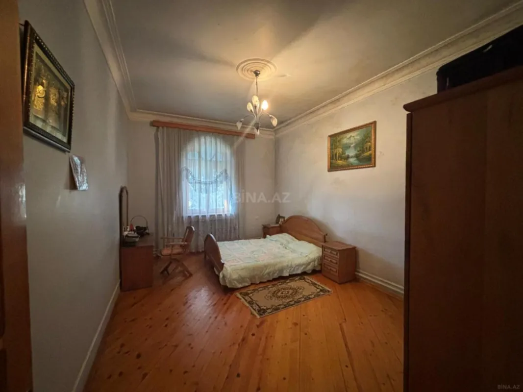 Satılır 10 otaqlı həyət evi 550 m²