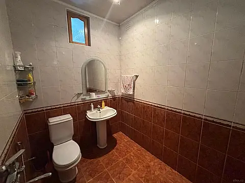 Satılır 10 otaqlı həyət evi 550 m²