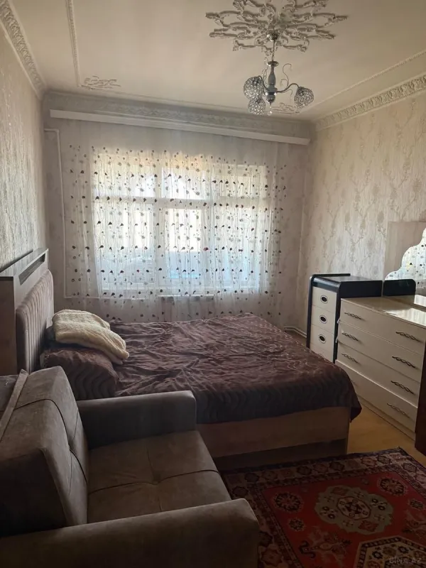 Satılır 4 otaqlı mənzil 120 m²