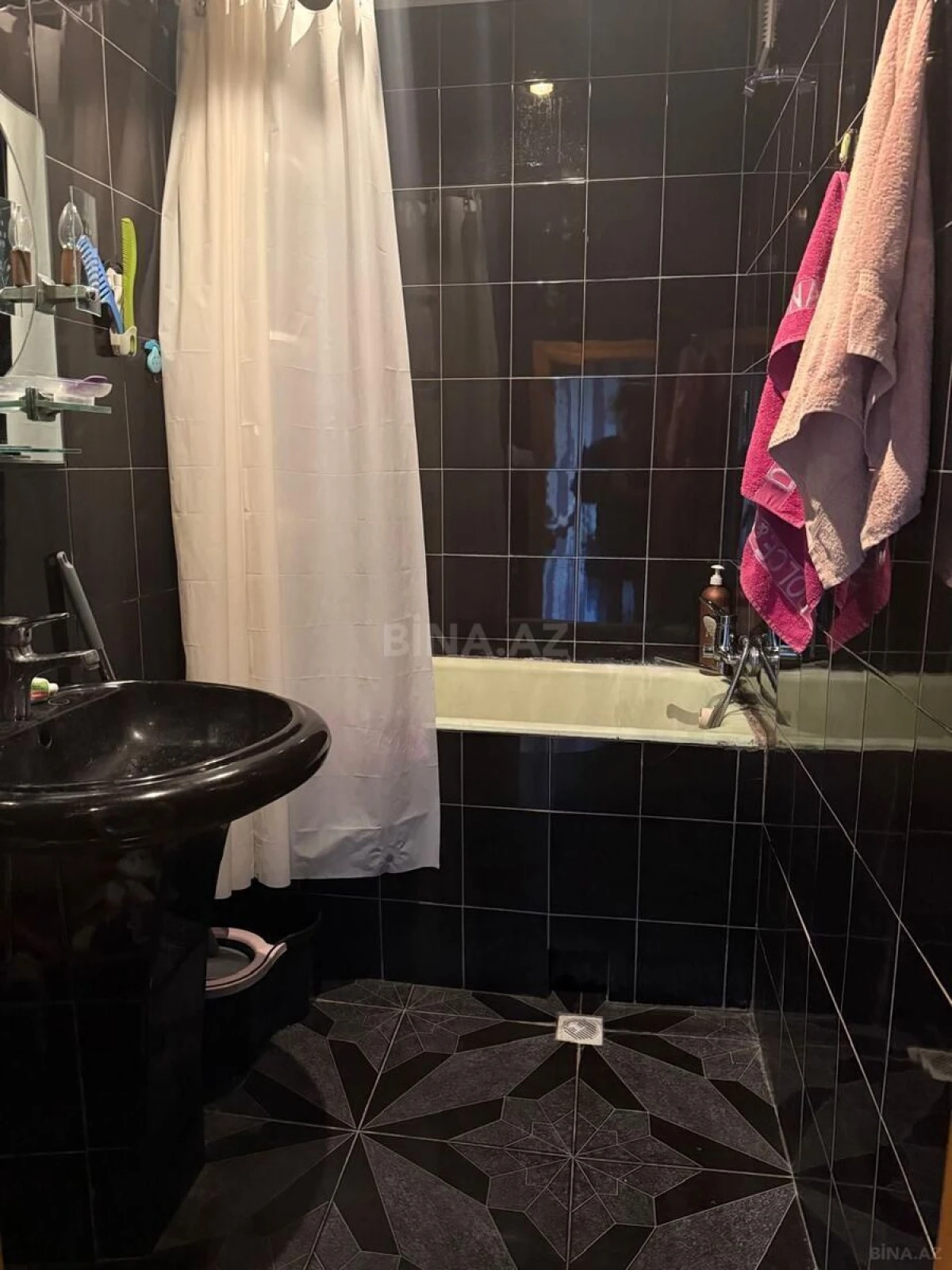 Satılır 4 otaqlı mənzil 120 m²