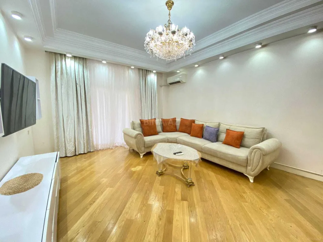 Kirayə verilir 3 otaqlı mənzil 105 m²