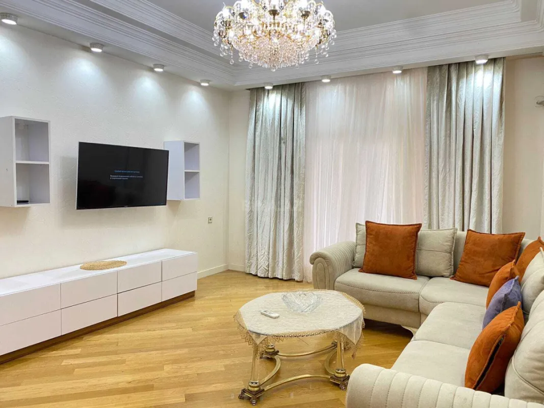 Kirayə verilir 3 otaqlı mənzil 105 m²
