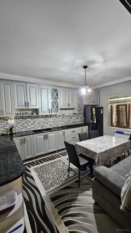 Satılır 7 otaqlı həyət evi 500 m²