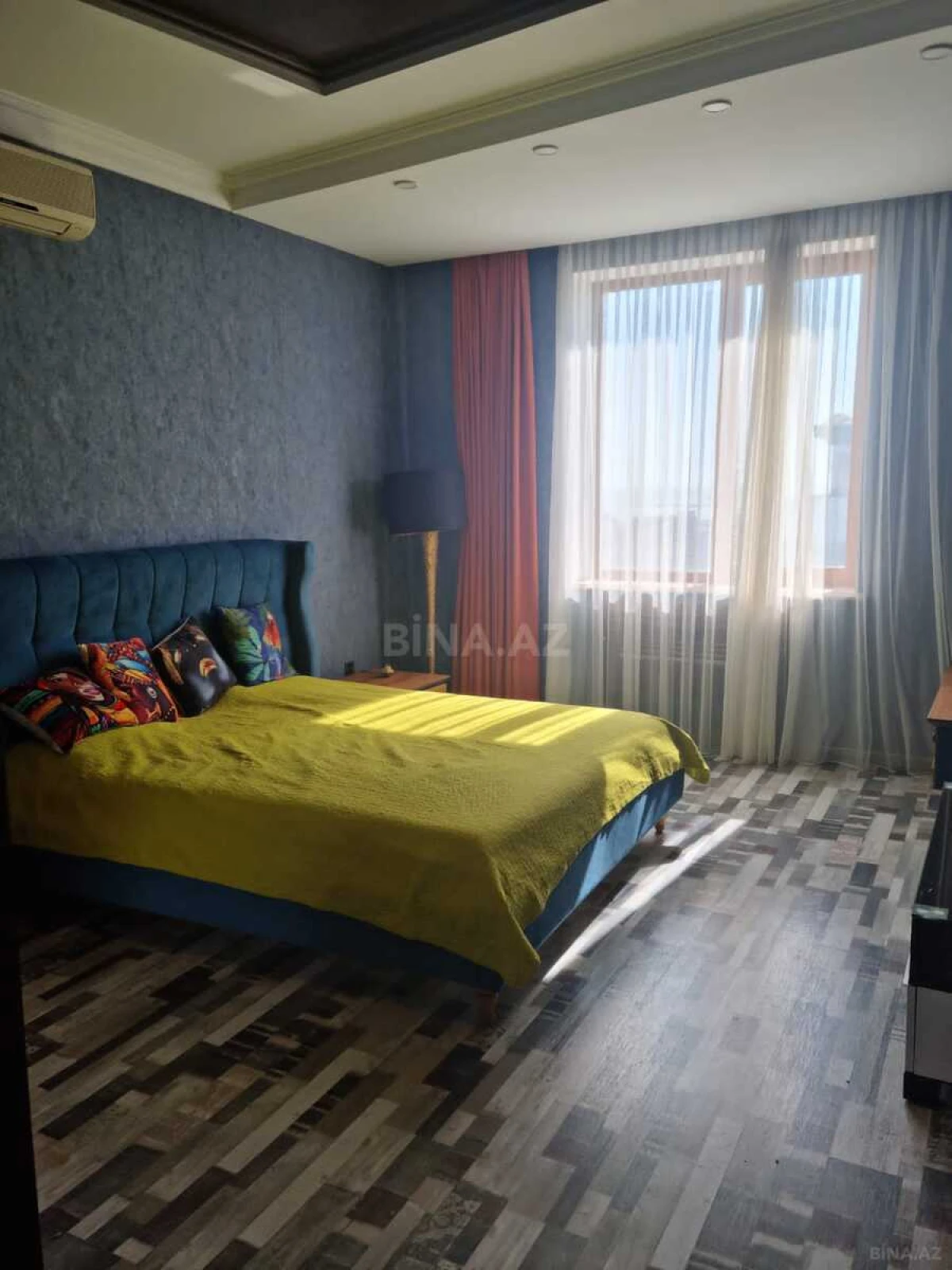 Satılır 4 otaqlı mənzil 170 m²
