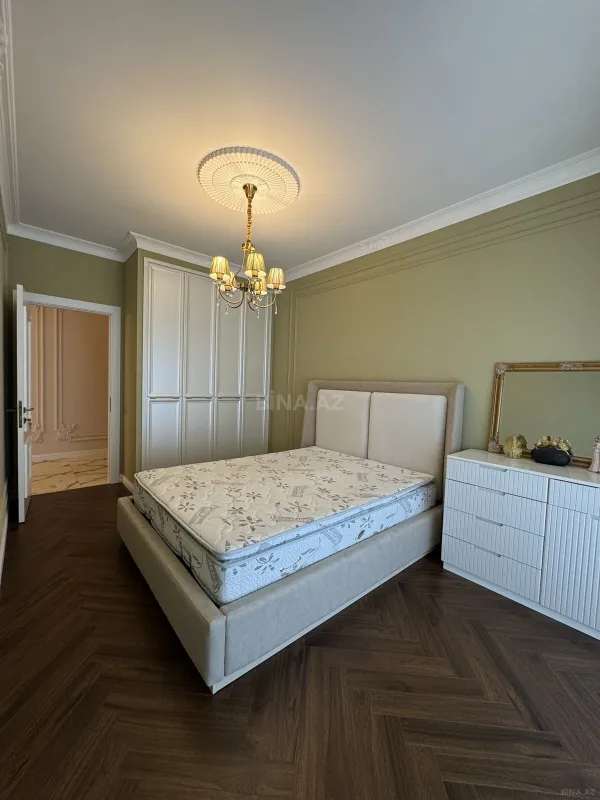 Satılır 3 otaqlı mənzil 149 m²