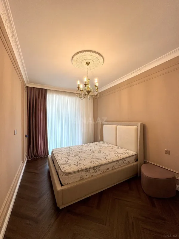 Satılır 3 otaqlı mənzil 149 m²
