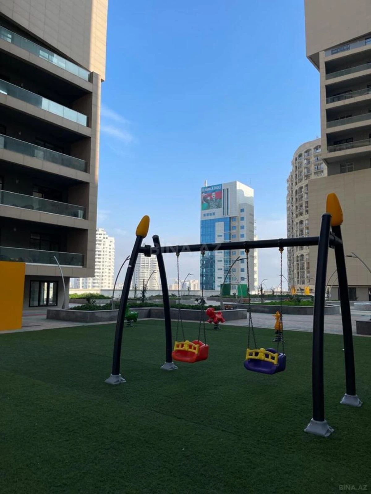 Satılır 3 otaqlı mənzil 149 m²