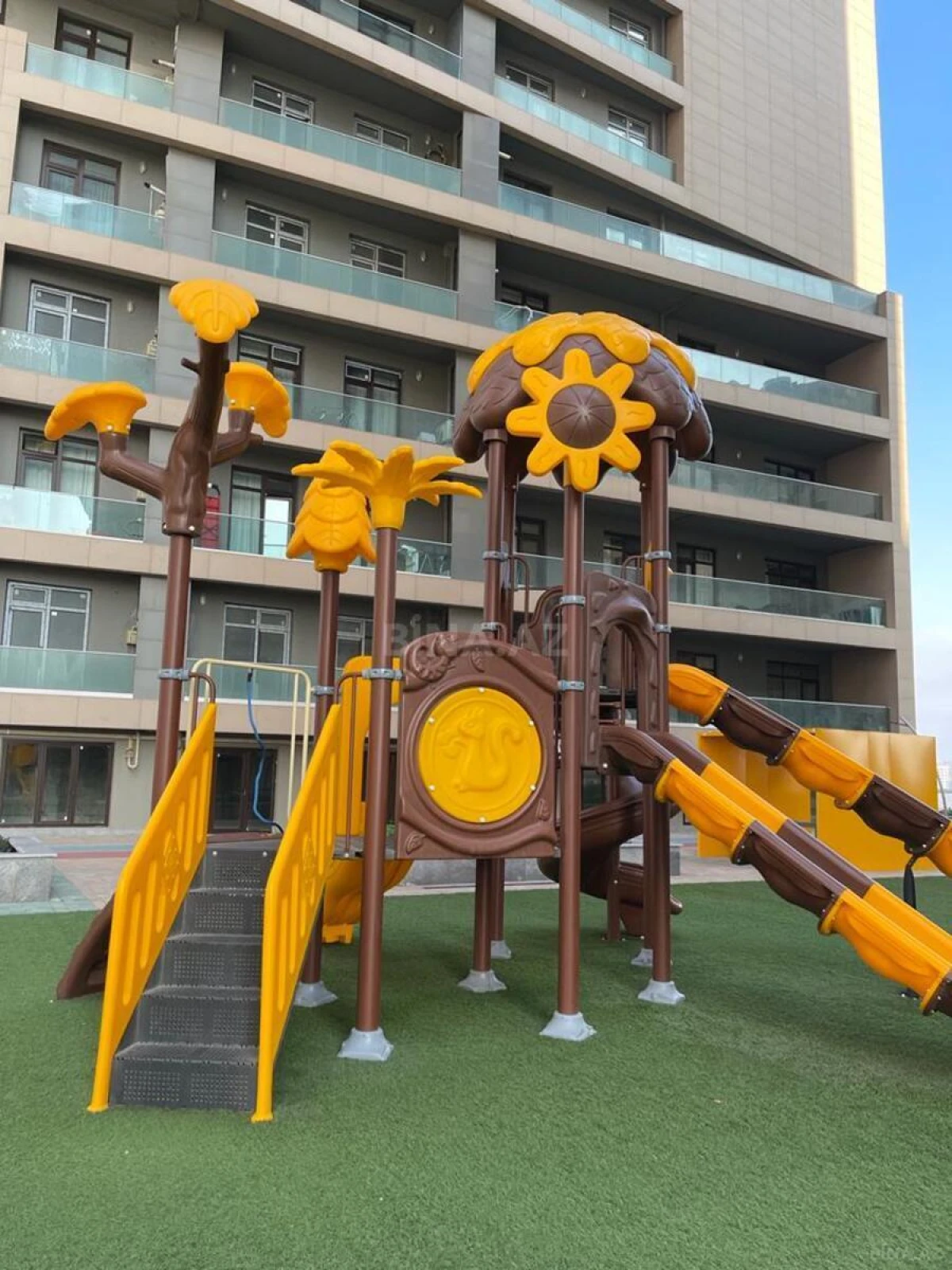 Satılır 3 otaqlı mənzil 149 m²