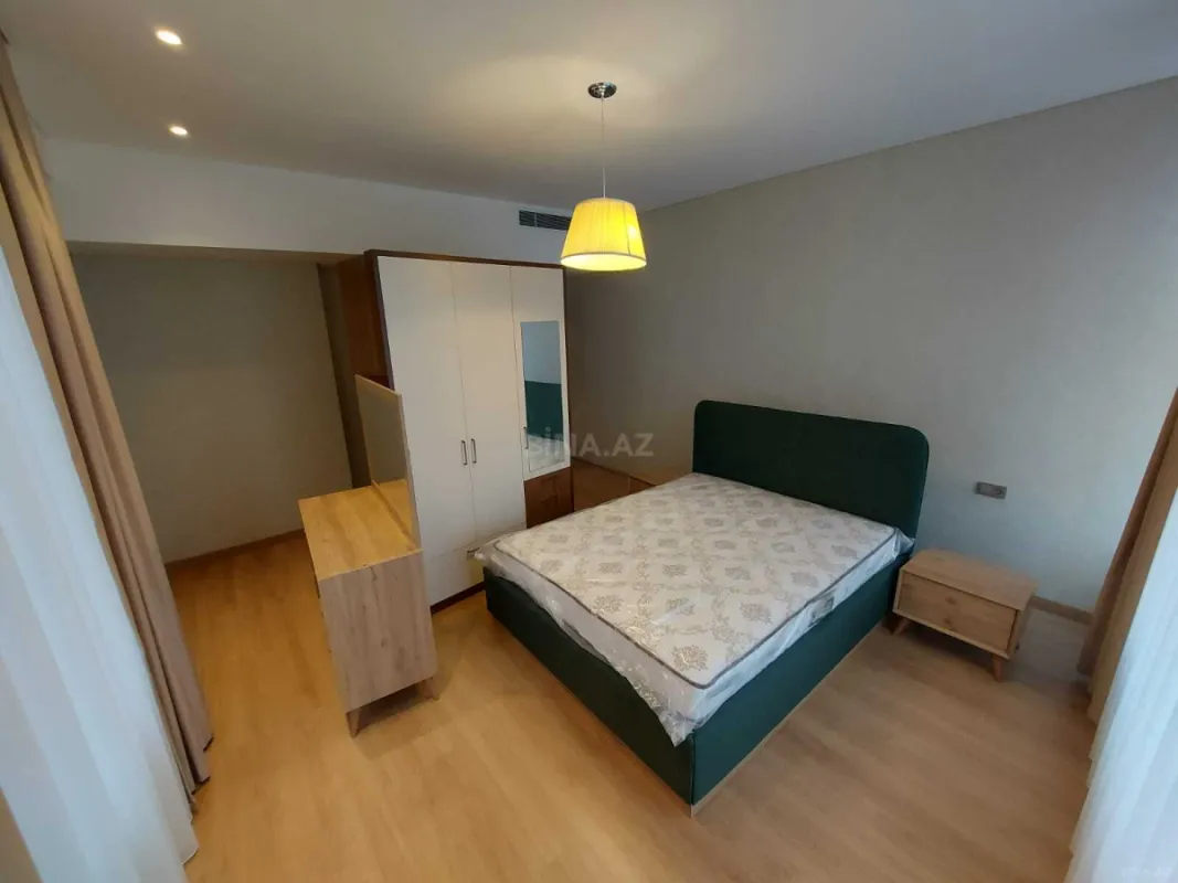 Kirayə verilir 4 otaqlı mənzil 201 m²