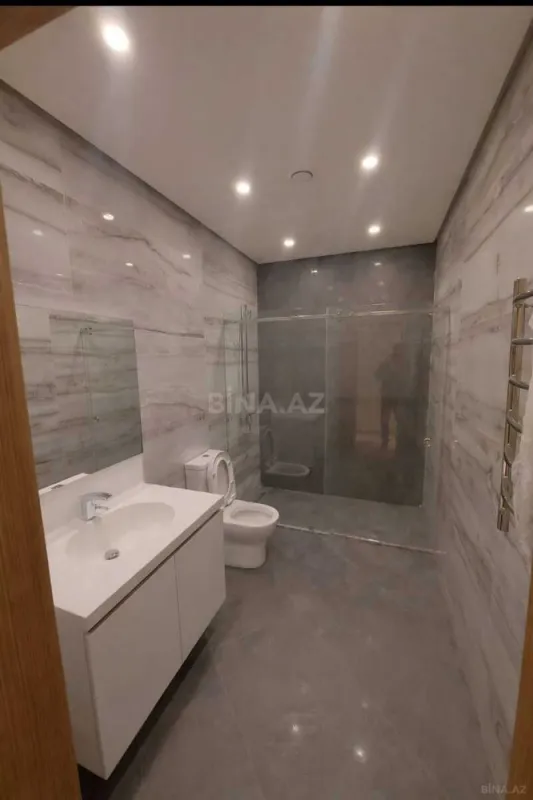 Kirayə verilir 4 otaqlı mənzil 201 m²
