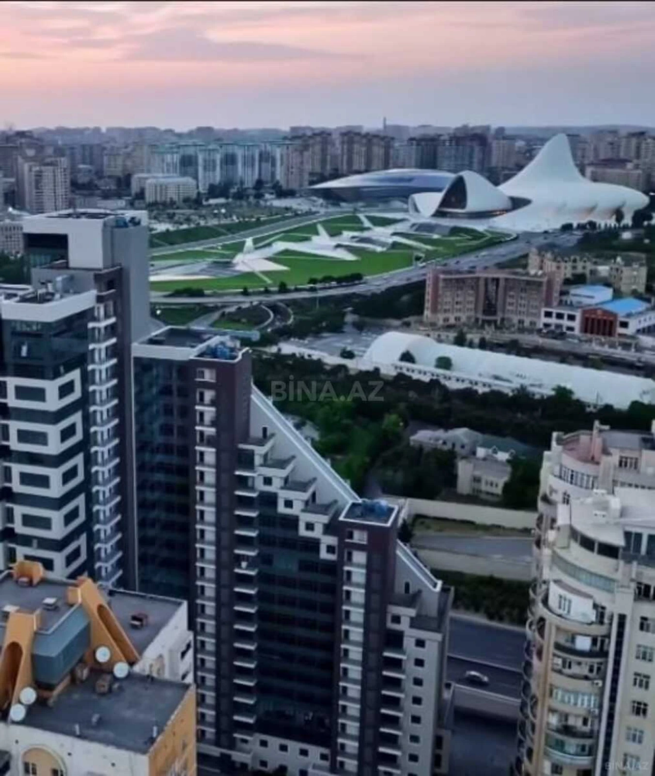 Kirayə verilir 4 otaqlı mənzil 201 m²