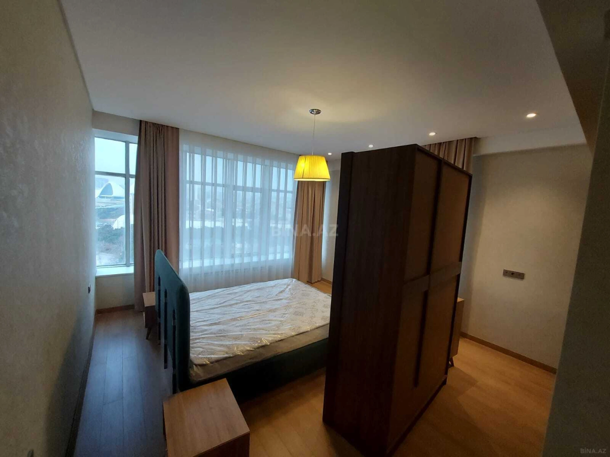 Kirayə verilir 4 otaqlı mənzil 201 m²