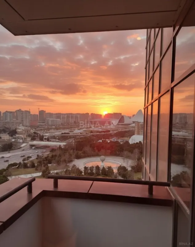 Kirayə verilir 4 otaqlı mənzil 201 m²