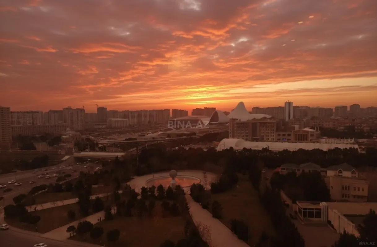 Kirayə verilir 4 otaqlı mənzil 201 m²