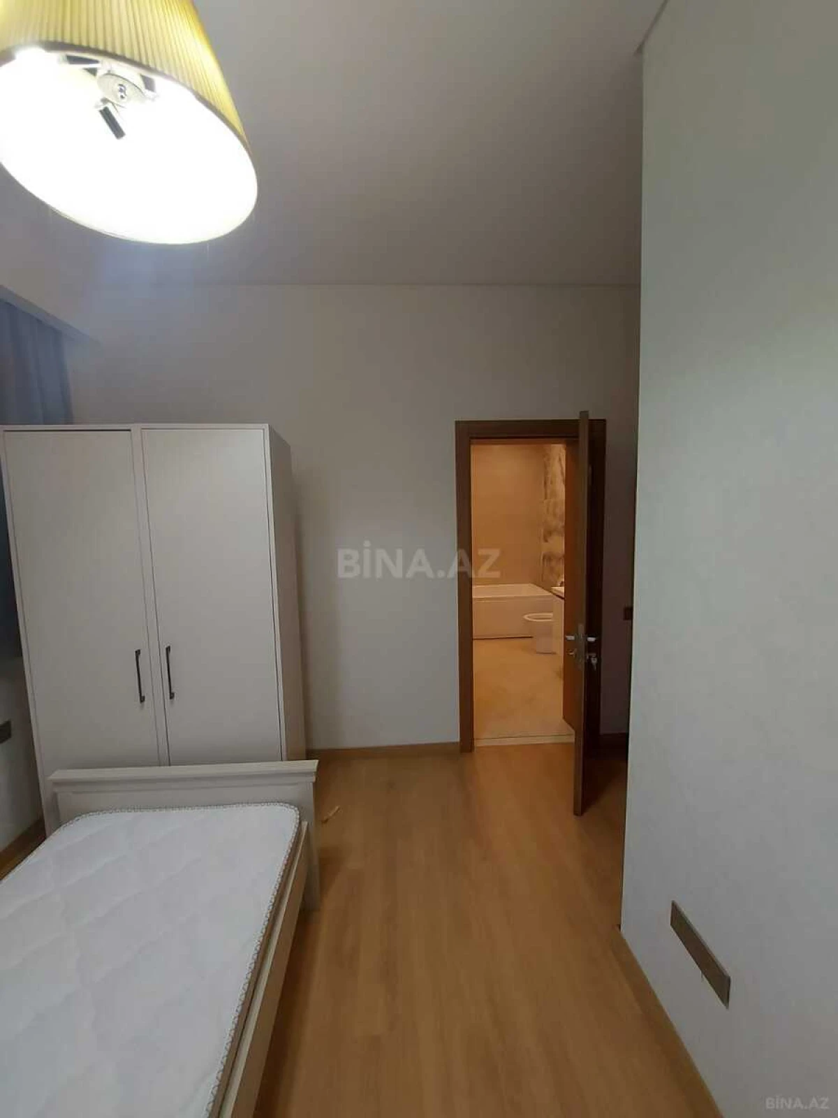 Kirayə verilir 4 otaqlı mənzil 201 m²