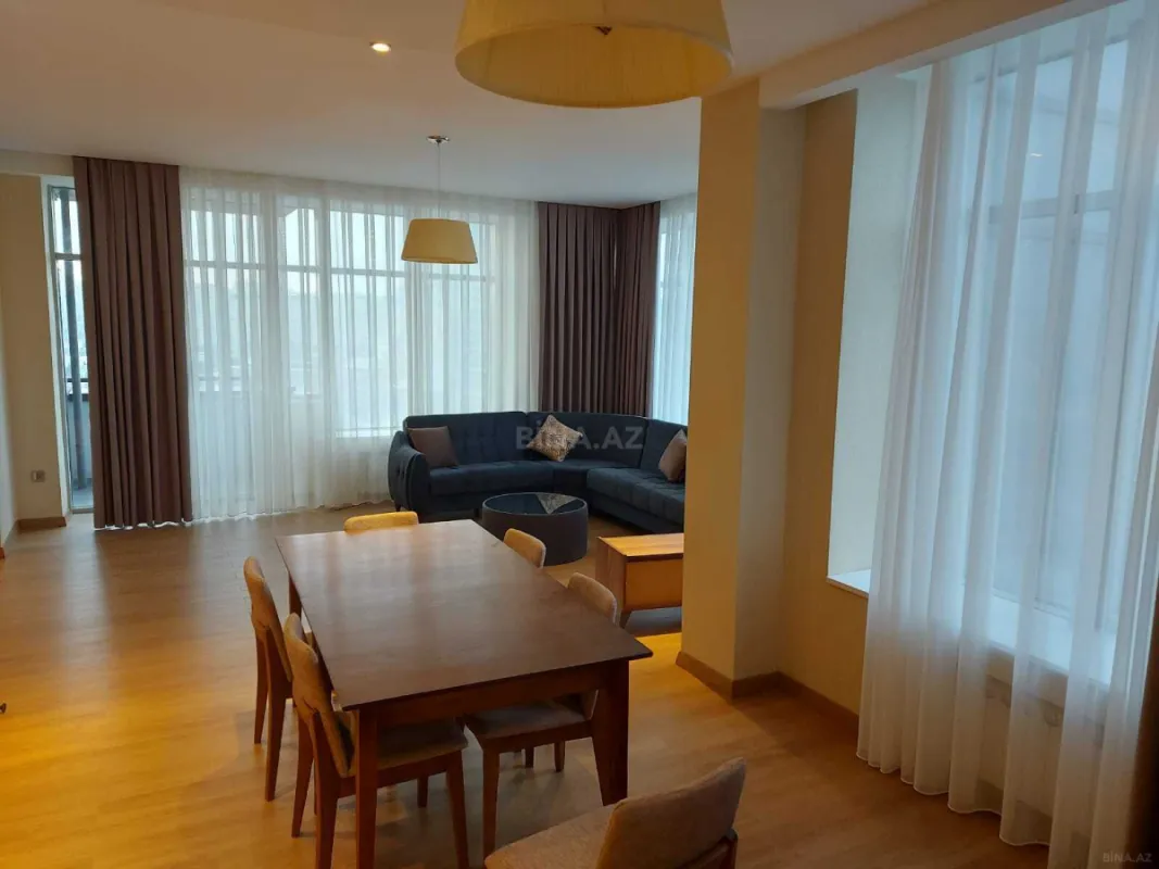 Kirayə verilir 4 otaqlı mənzil 201 m²