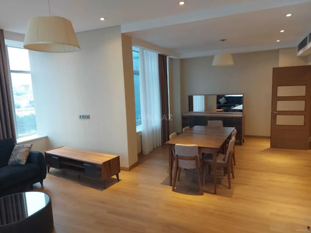 Kirayə verilir 4 otaqlı mənzil 201 m²