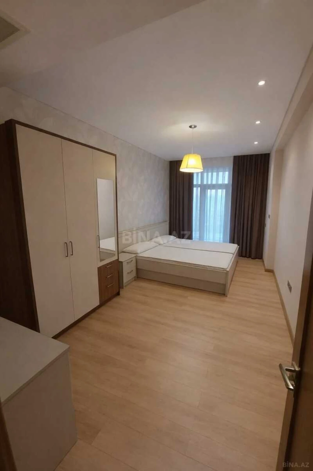 Kirayə verilir 4 otaqlı mənzil 201 m²