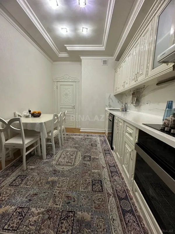 Satılır 3 otaqlı mənzil 138 m²