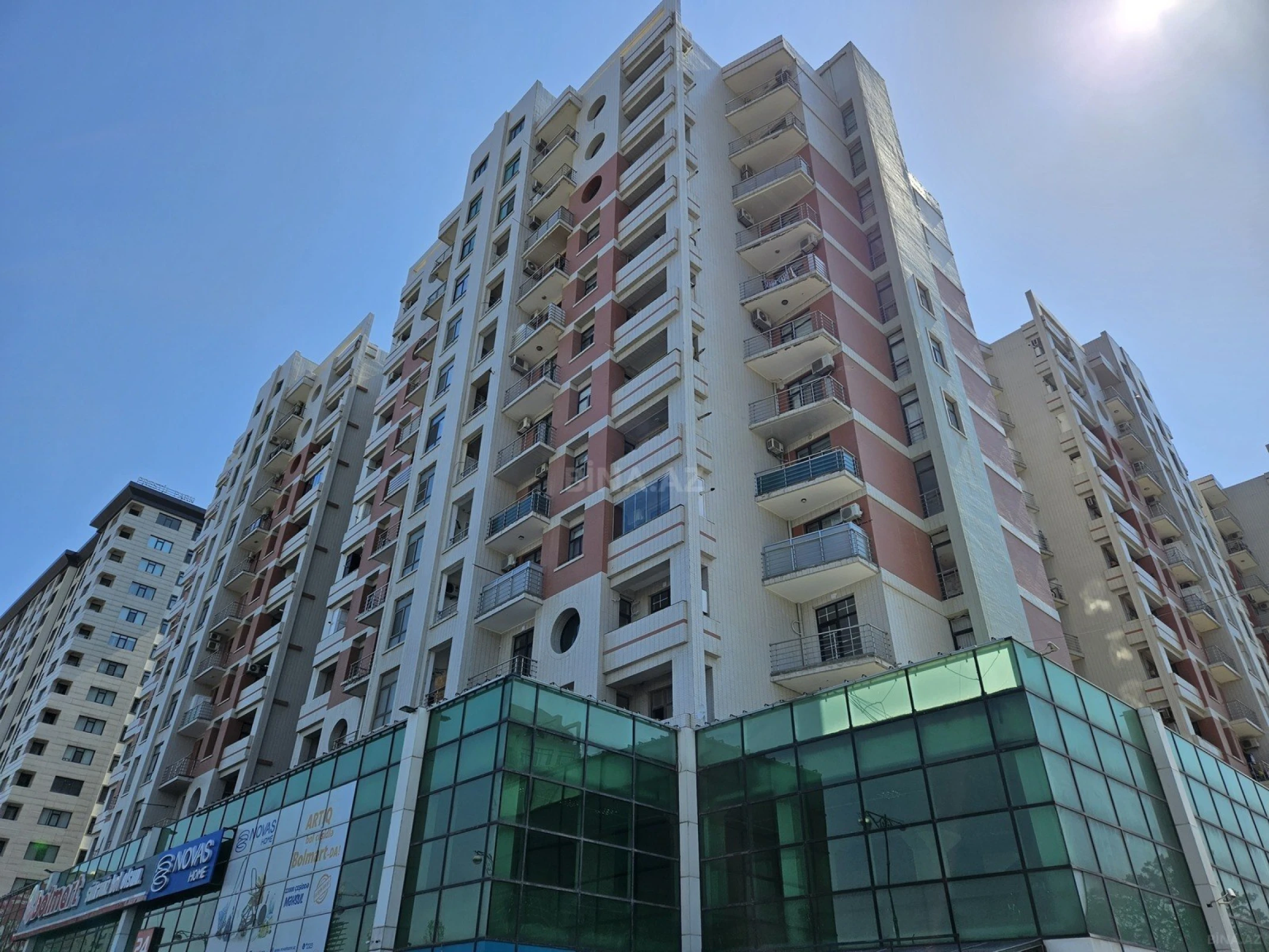 Satılır 3 otaqlı mənzil 138 m²