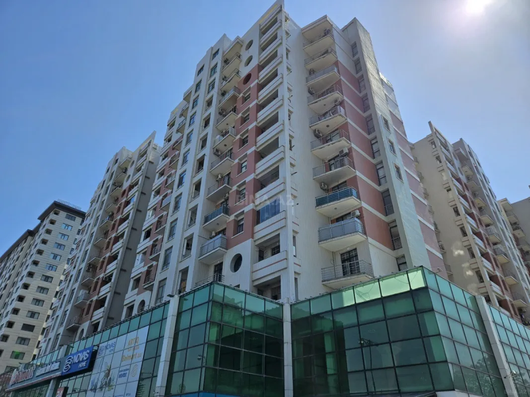 Satılır 3 otaqlı mənzil 138 m²