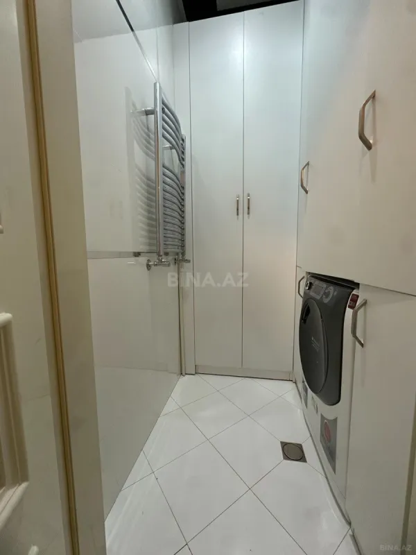 Satılır 3 otaqlı mənzil 138 m²