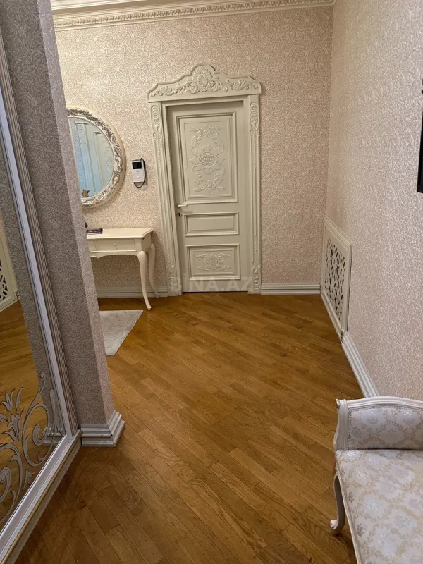 Satılır 3 otaqlı mənzil 138 m²