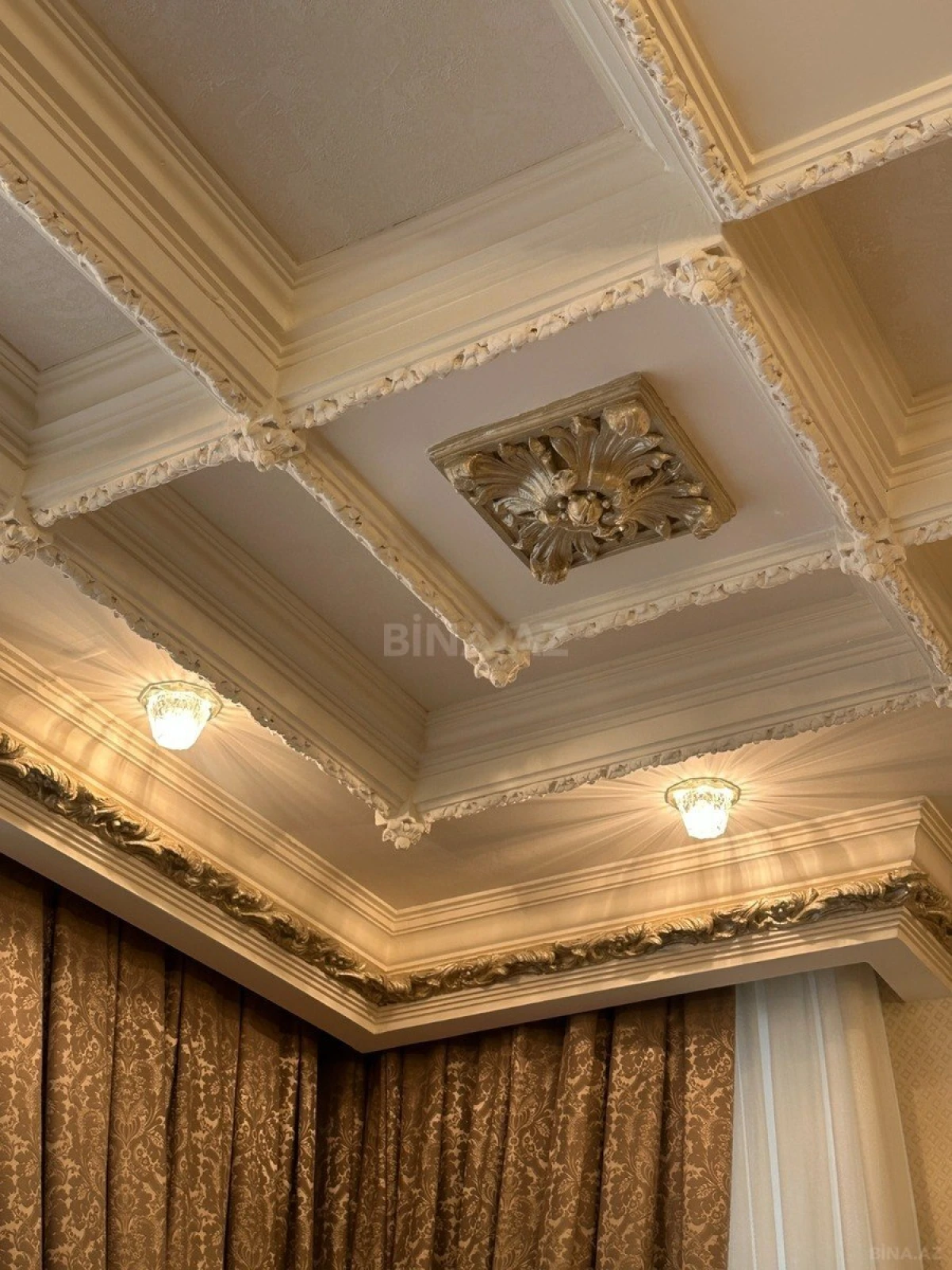 Satılır 3 otaqlı mənzil 138 m²