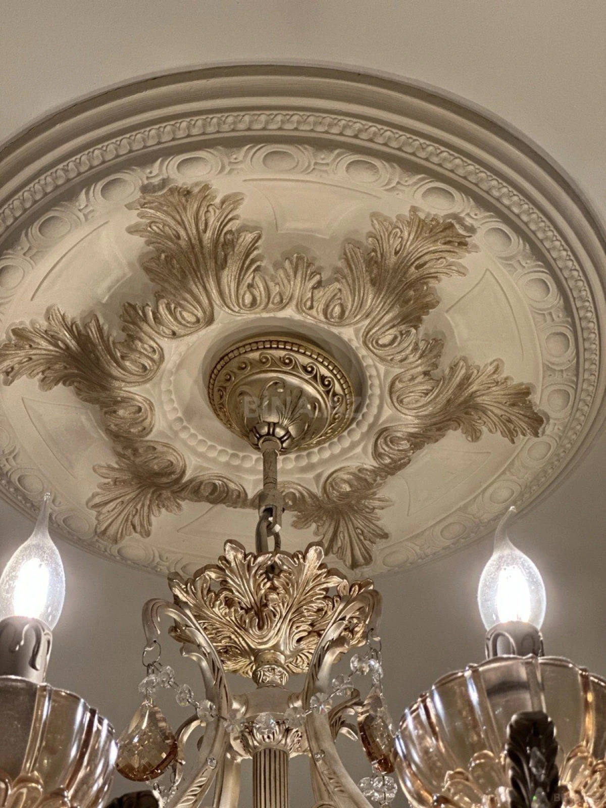 Satılır 3 otaqlı mənzil 138 m²