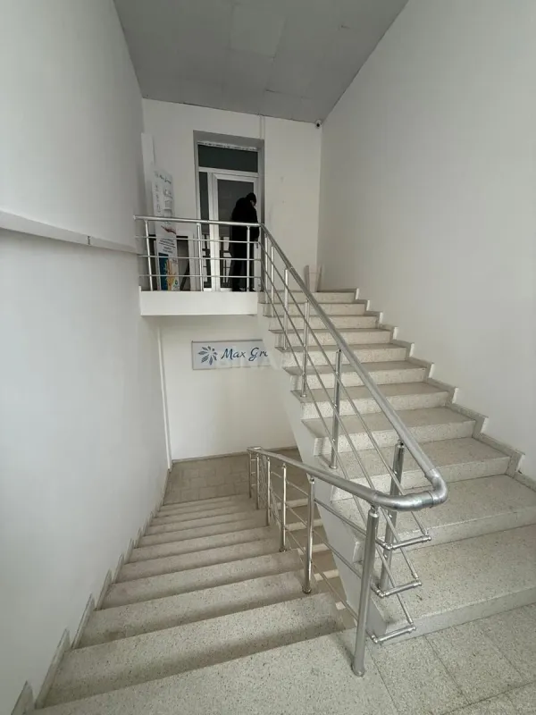 Kirayə verilir 7 otaqlı ofis 330 m²