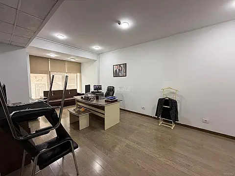 Kirayə verilir 7 otaqlı ofis 330 m²