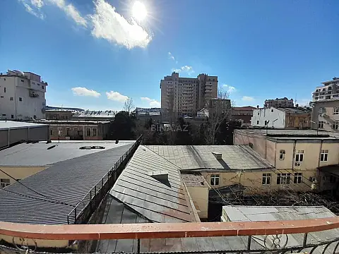 Satılır 3 otaqlı mənzil 82 m²