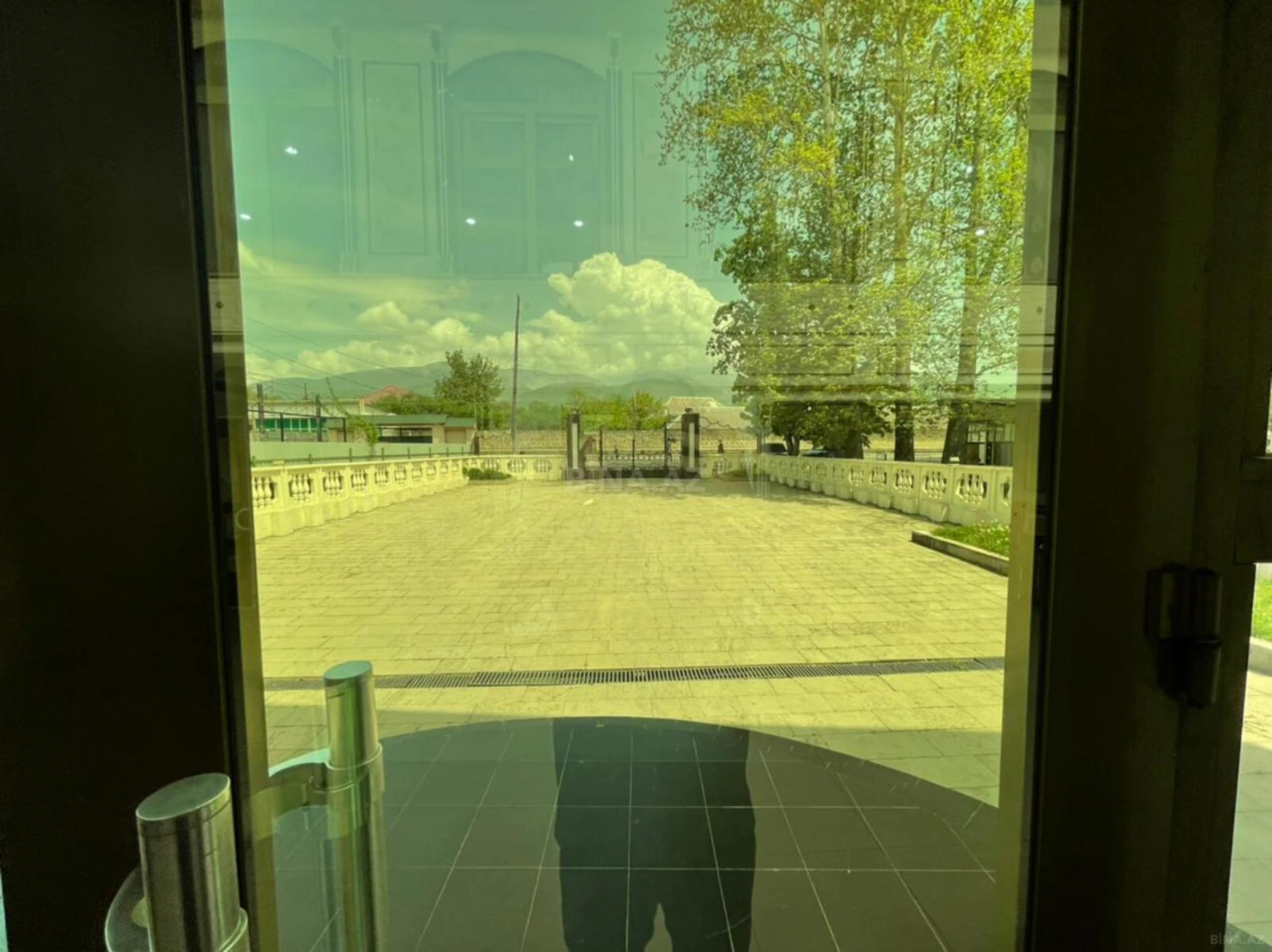 Satılır obyekt 1100 m²