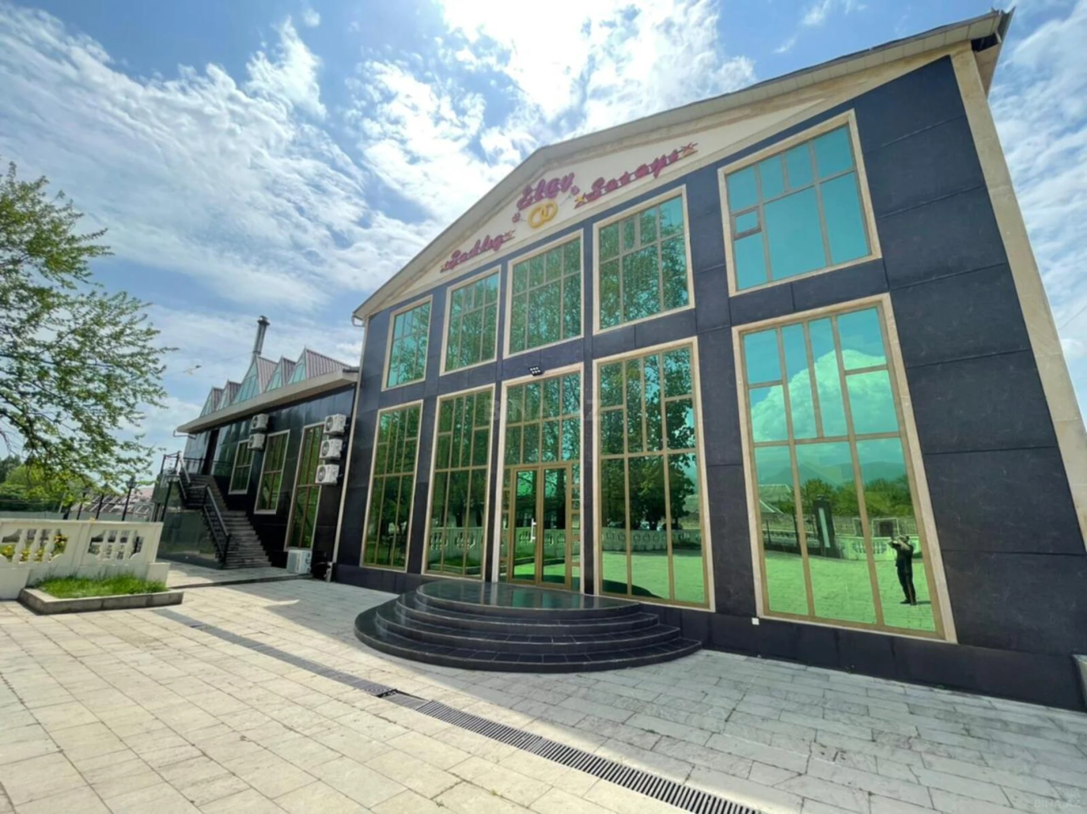 Satılır obyekt 1100 m²