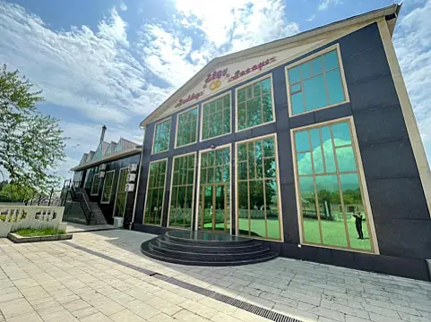 Satılır obyekt 1100 m²