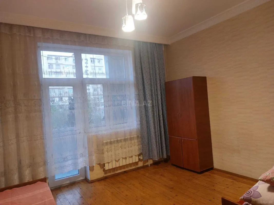 Satılır 4 otaqlı mənzil 180 m²